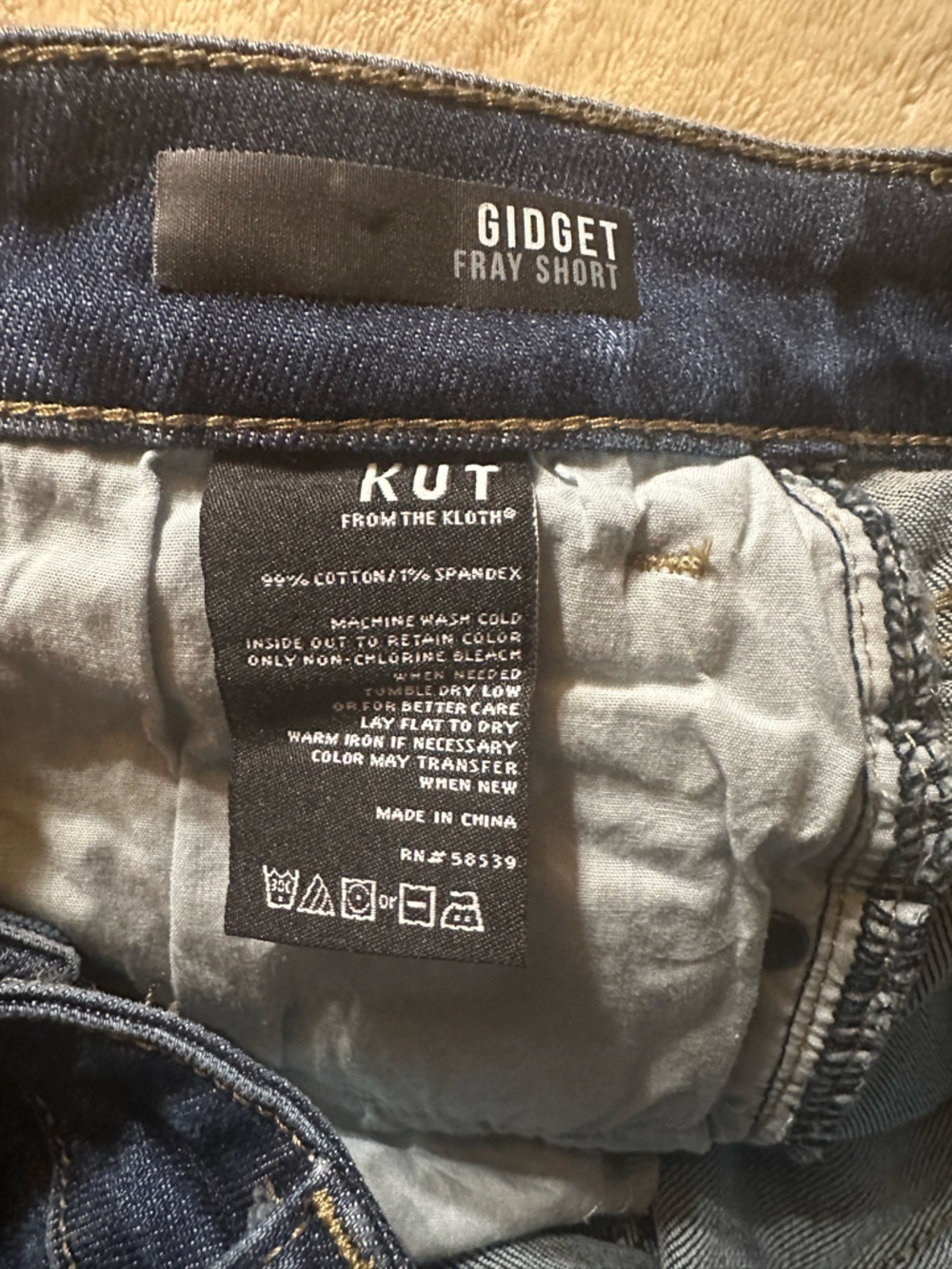 KUT from the Kloth Gidget Fray Denim Blue Jean Shorts Women’s 8 MSRP $79 EEUC - Picture 4 of 4
